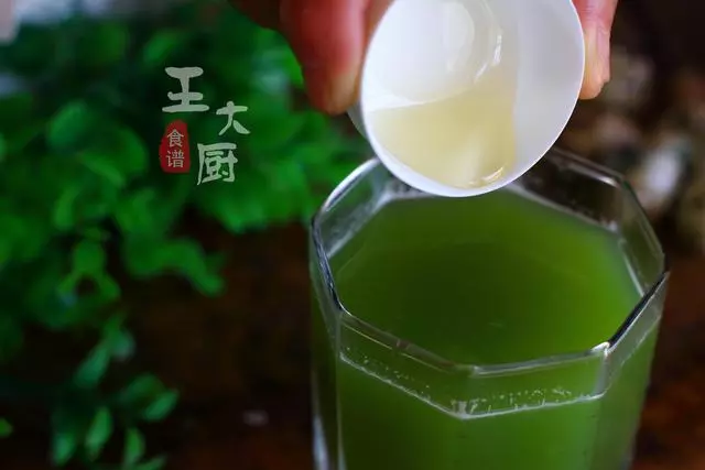 夏日必備飲品,雪梨蜂蜜苦瓜汁,潤肺清火,真的不苦,特別好喝