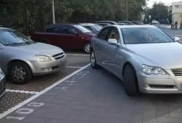倒車是看後視鏡還是倒車影像?都不是!老司機教你真正的倒車絕活