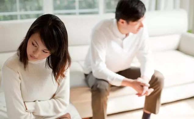 女子和丈夫吵架回娘家,很久丈夫對她不管不問,走出家門她愣住了