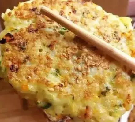 1碗米飯2個雞蛋3種蔬菜,老婆做的早餐餅又想香又軟,上桌就秒光