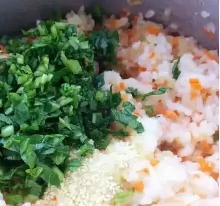 1碗米飯2個雞蛋3種蔬菜,老婆做的早餐餅又想香又軟,上桌就秒光