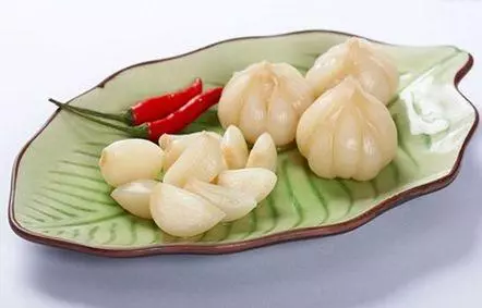 大蒜真的有神奇的功效嗎?不管怎樣,這2種人千萬不要再多吃了