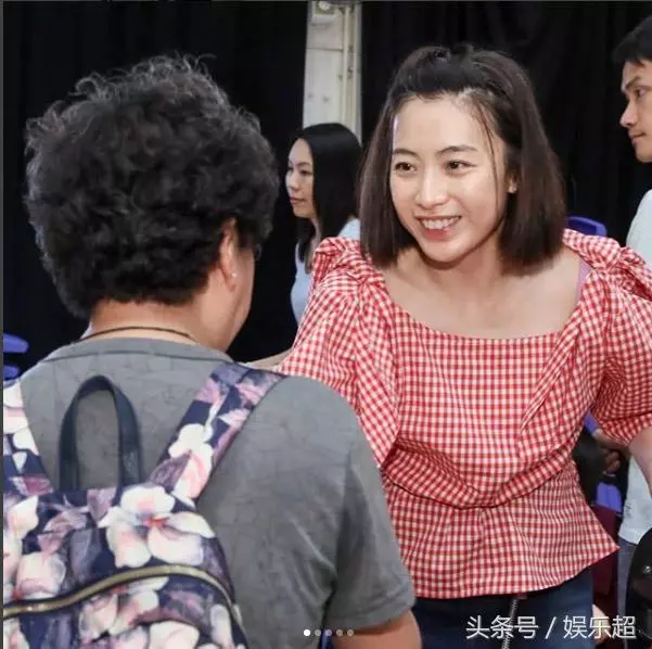 41歲甘比與40歲吳佩慈對比,這差距還真大,難怪她未能嫁入豪門!