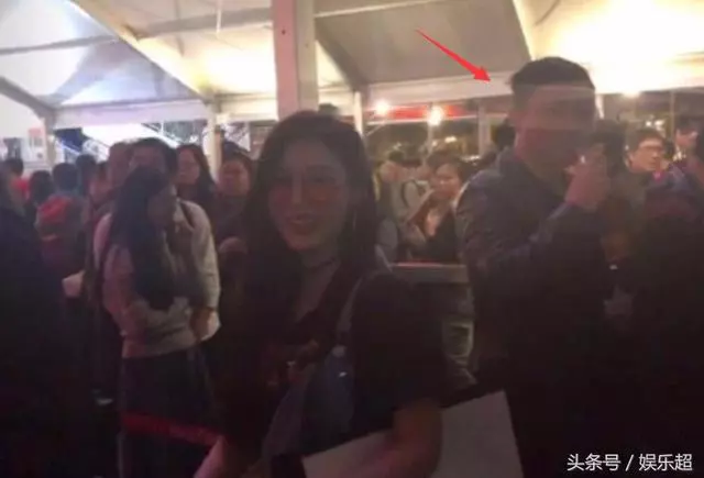 41歲甘比與40歲吳佩慈對比,這差距還真大,難怪她未能嫁入豪門!