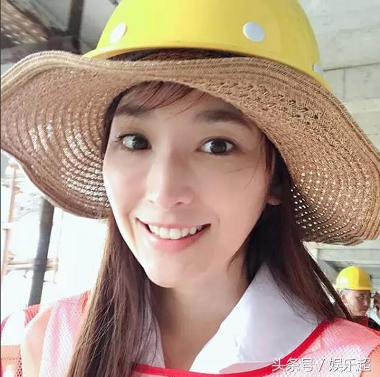 41歲甘比與40歲吳佩慈對比,這差距還真大,難怪她未能嫁入豪門!