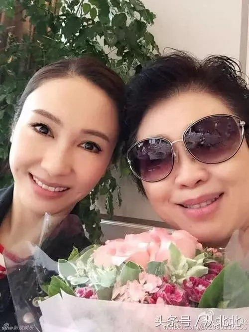 32個明星的媽媽,劉亦菲、井柏然長得不如媽媽,張柏芝媽媽不好看