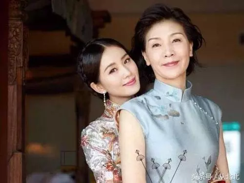 32個明星的媽媽,劉亦菲、井柏然長得不如媽媽,張柏芝媽媽不好看