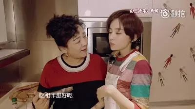 32個明星的媽媽,劉亦菲、井柏然長得不如媽媽,張柏芝媽媽不好看