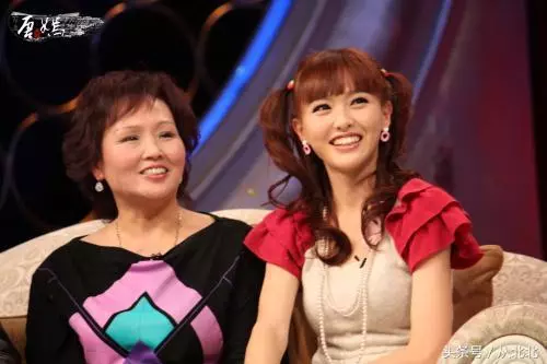 32個明星的媽媽,劉亦菲、井柏然長得不如媽媽,張柏芝媽媽不好看