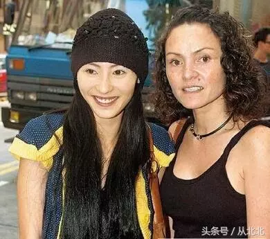 32個明星的媽媽,劉亦菲、井柏然長得不如媽媽,張柏芝媽媽不好看