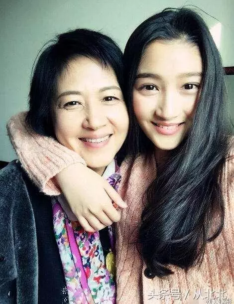 32個明星的媽媽,劉亦菲、井柏然長得不如媽媽,張柏芝媽媽不好看