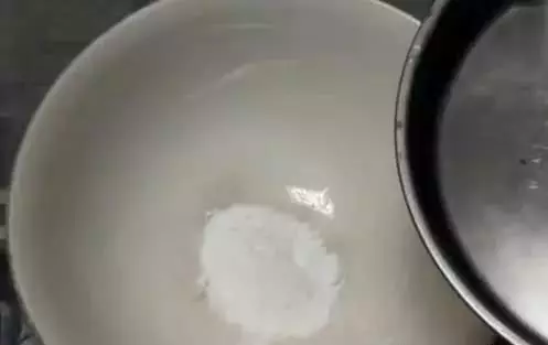 金針菇的根別再扔了,教你一招,隔幾天又可以吃新鮮的金針菇了