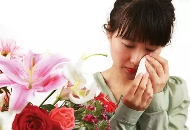和前夫離婚後,他一直不讓見兒子,偷偷去幼兒園探望,結果我懵了