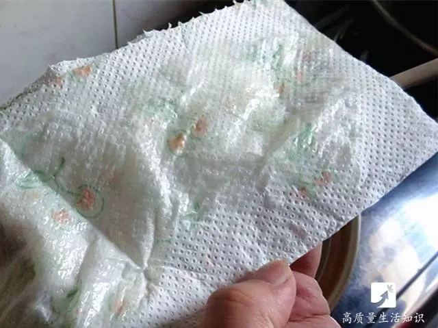 3秒去除雞湯和火鍋裡的浮油,這方法太神奇了!
