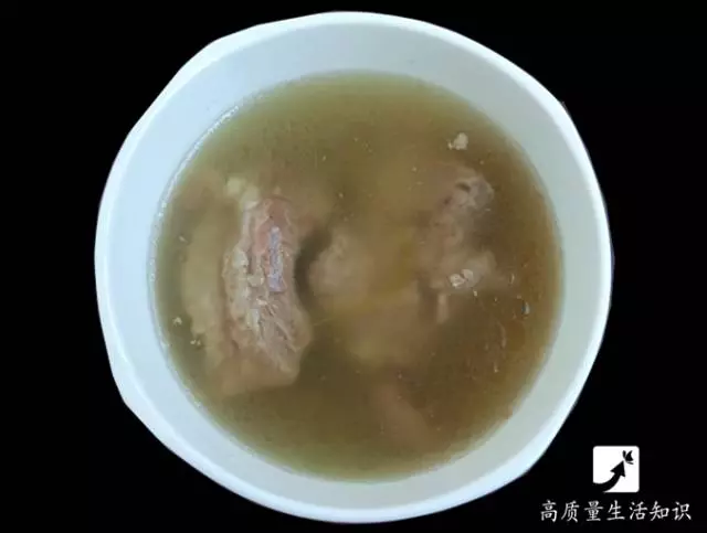 3秒去除雞湯和火鍋裡的浮油,這方法太神奇了!