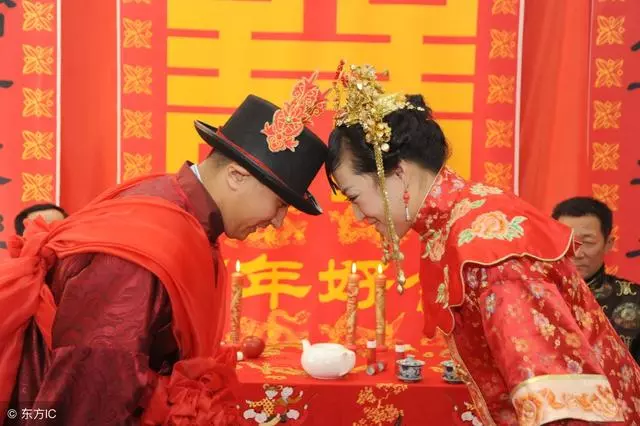 新婚夜看到禮金單,我要和大學閨蜜絕交,老公卻說一切都是他的錯