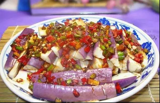 離世女兒突然開豪車回來,她做了一頓飯,母親深夜悄悄報了警