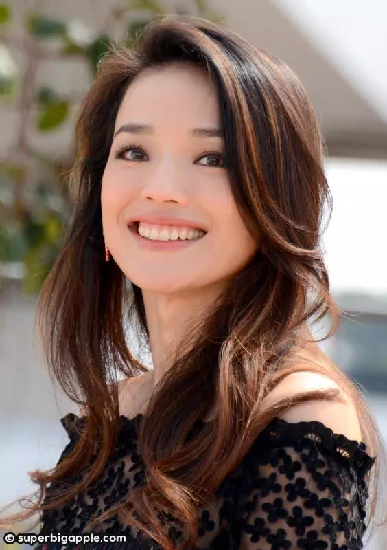 41歲舒淇現身活動,深v長裙性感美艷,網友:這樣給福利馮德倫不會吃醋? -