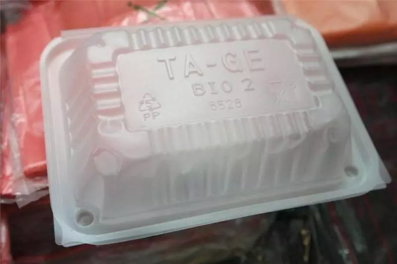 這個凹凸不平的打包飯盒,原來這樣design是因為「這個」原因!大家不要再誤會它了~