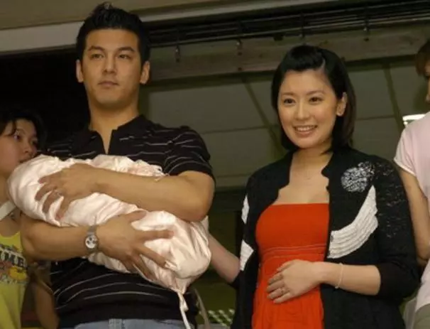 43歲賈靜雯和40歲林若亞,同夫不同命,現狀簡直差之十萬八千裡!