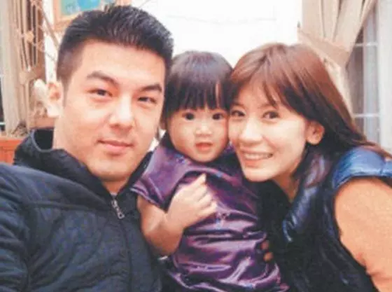 43歲賈靜雯和40歲林若亞,同夫不同命,現狀簡直差之十萬八千裡!