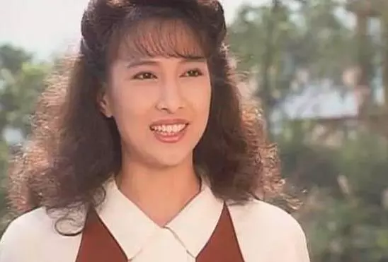 19歲出道紅遍臺灣,事業巔峰嫁豪門卻遭冷落40年,如今翻身做一事網友拍手叫好!
