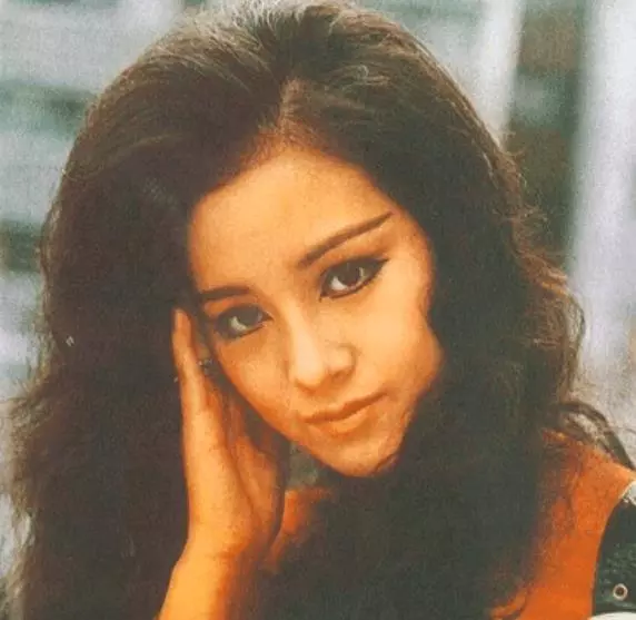 19歲出道紅遍臺灣,事業巔峰嫁豪門卻遭冷落40年,如今翻身做一事網友拍手叫好!