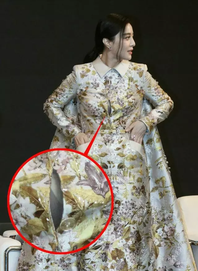 范冰冰出席活動,意外胸前釦子崩開,瞬間讓人大飽眼福咩!