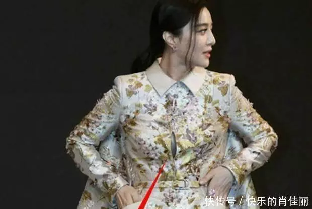 范冰冰出席活動,意外胸前釦子崩開,瞬間讓人大飽眼福咩!