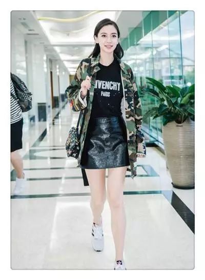 林心如真是尷尬!全身同款楊穎卻被比下去的渣都不剩,果真歲月不饒人!