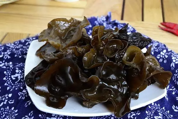 營養師:夏季養生吃三種黃、三種黑、三種白,長壽老人飲食經驗