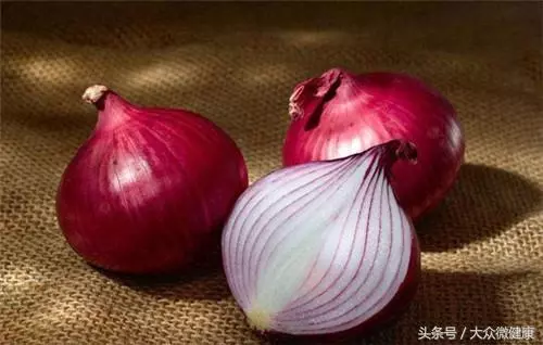 醫生揭秘:4個秘訣,讓尿酸會乖乖排出!痛風患者有福氣了!