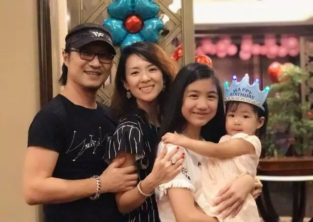 章子怡對女兒醒醒和小蘋果,不同的愛,徹底感動了汪峰!