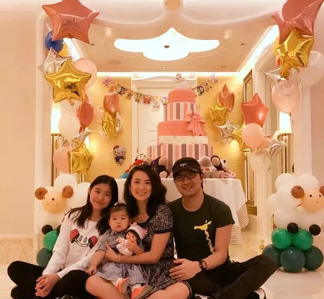 章子怡對女兒醒醒和小蘋果,不同的愛,徹底感動了汪峰!