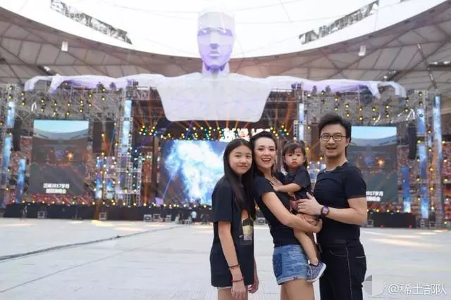 章子怡對女兒醒醒和小蘋果,不同的愛,徹底感動了汪峰!