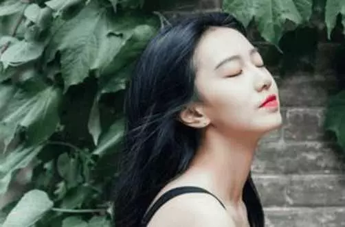 岳父生病住院我趕回去送錢,病房外聽到他們的話,我扭頭就走!