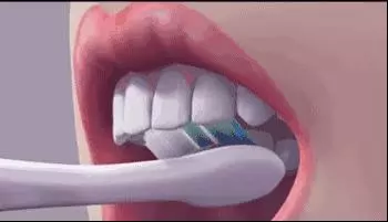 牙髓科副主任:別讓孩子任性刷牙!小心長大隻剩2顆可用!你家孩子還在這樣刷牙嗎?