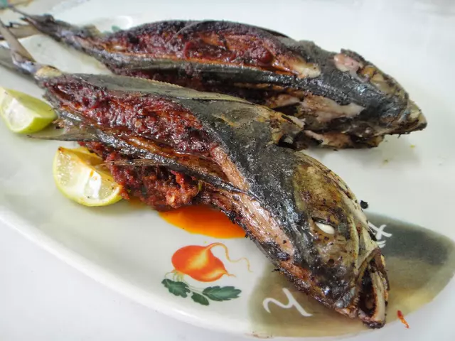 硬尾魚釀辣椒 Sambal Stuffed Ikan Cencaru 吃前擠一點酸桔,更香更好吃