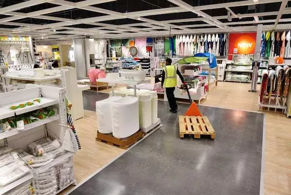 失戀退貨被「IKEA女店員」安慰 他意外找到真愛:睡在一起了