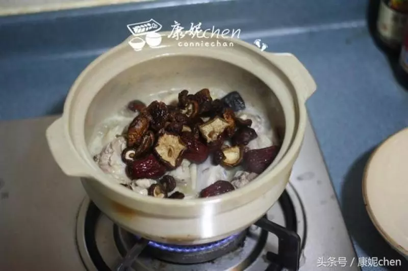 一鍋可以當湯喝,可以當菜吃,味道鮮美,好吃得湯汁不剩一滴