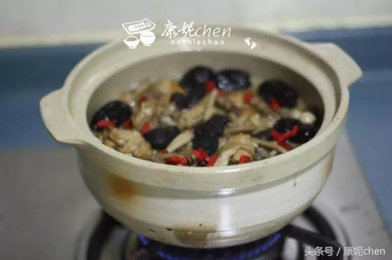 一鍋可以當湯喝,可以當菜吃,味道鮮美,好吃得湯汁不剩一滴