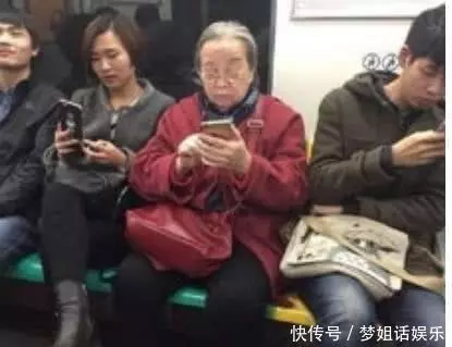 20年過去,小燕子成富婆,紫薇當媽,金鎖國際范,她還在坐公交!