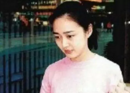 天王劉德華的女兒被好幾所學校拒絕,原來原因竟是…!如今女兒長大了,甜美長相好像朱麗倩!