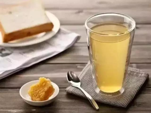 早起第一杯水,到底怎么喝最好?