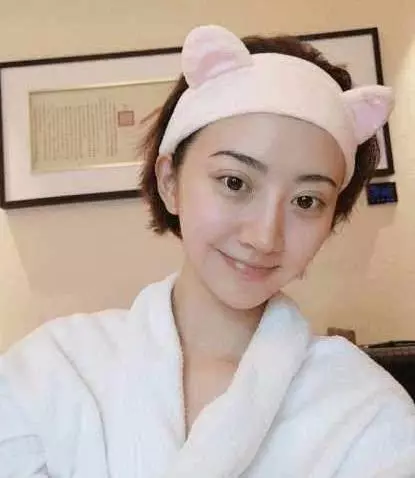 女星卸妝後,鄭爽清純,趙麗穎沒氣質,謝娜老十歲,楊穎差別最大!