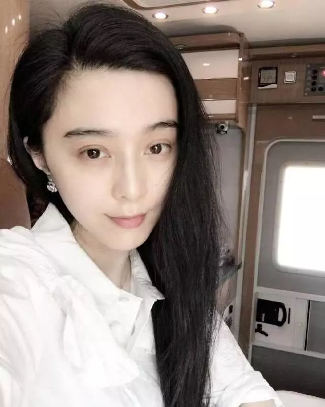 女星卸妝後,鄭爽清純,趙麗穎沒氣質,謝娜老十歲,楊穎差別最大!