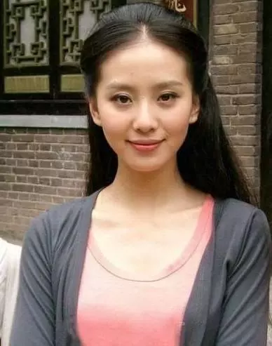 女星卸妝後,鄭爽清純,趙麗穎沒氣質,謝娜老十歲,楊穎差別最大!