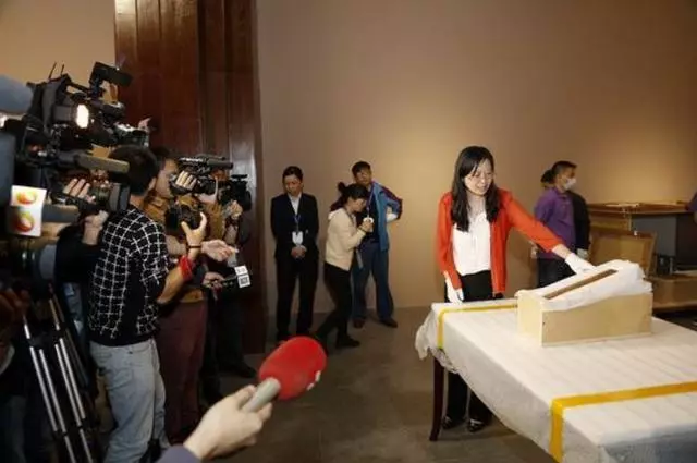 農民上山採藥撿到一枚金屬片,國家無償收走,現在成國寶,禁止對外展出!