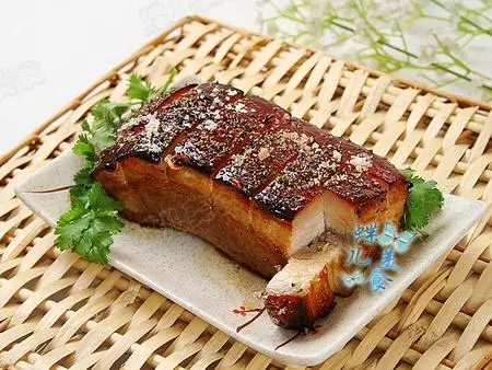 比起燒肉,這款香烤黑胡椒五花肉.....更加美味哦!