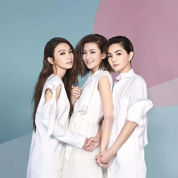 「火箭少女101」哪根蔥? 台灣天團S.H.E當年選秀照曝光, 19歲青澀模樣讓網友大呼"這才是女神"~